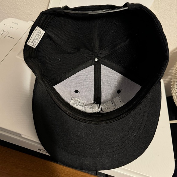 Snapback hat - Picture 2 of 3